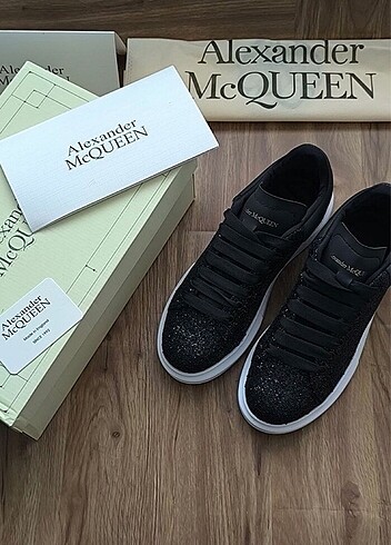 37 Beden Alexander McQueen