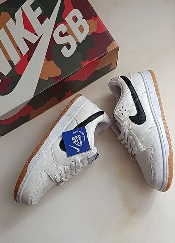 Nike - Dunk Low