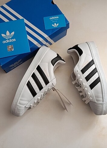 Adidas - Superstar
