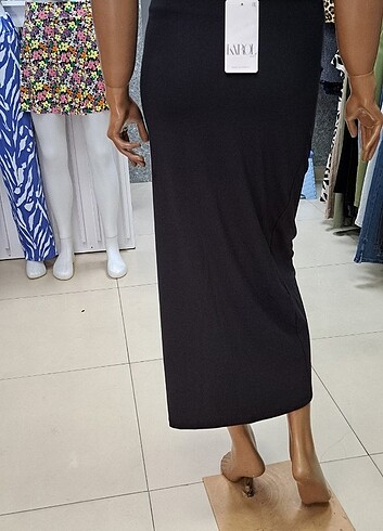 Büzgü ve yırtmaç detaylı etek - Görsel 3