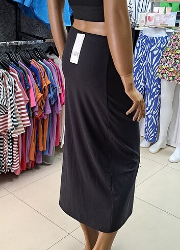 Büzgü ve yırtmaç detaylı etek - Görsel 4