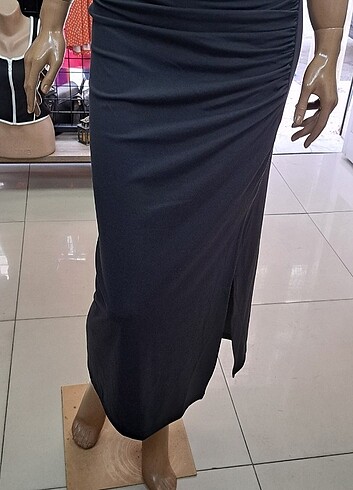 Büzgü ve yırtmaç detaylı etek - Görsel 8