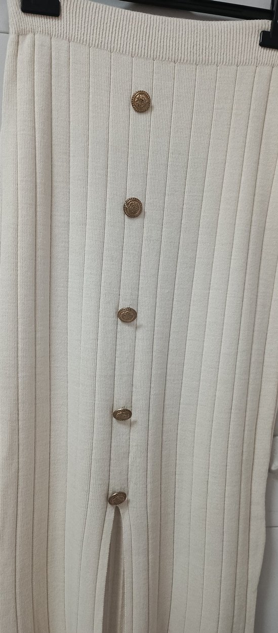 Düğmeli Beyaz Triko Uzun Etek - Görsel 4