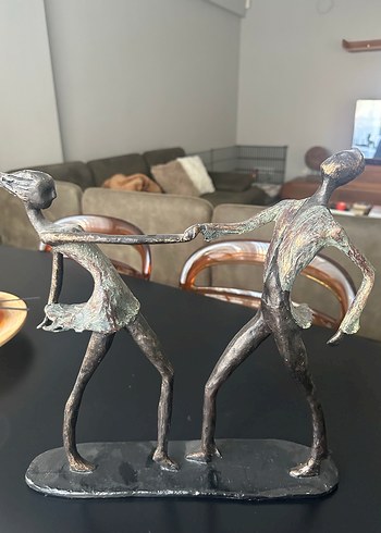 Altın Renkli İki Figürlü Dekoratif Heykel - Görsel 3