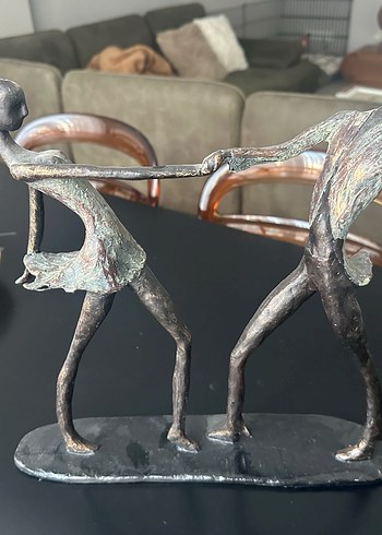 Altın Renkli İki Figürlü Dekoratif Heykel - Görsel 2