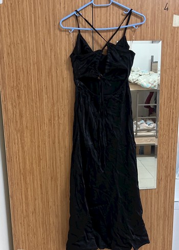 Siyah V Yakalı Uzun saten elbise - Görsel 2