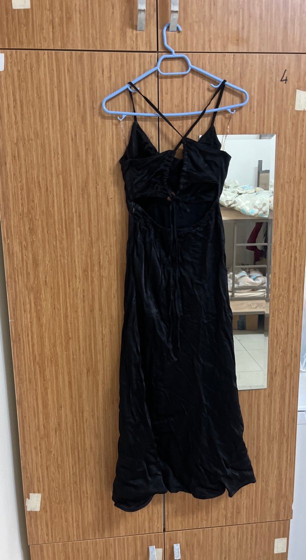 Siyah V Yakalı Uzun saten elbise - Görsel 2