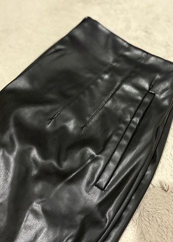 Kadın Siyah Deri Fermuarlı Pantolon - Görsel 3