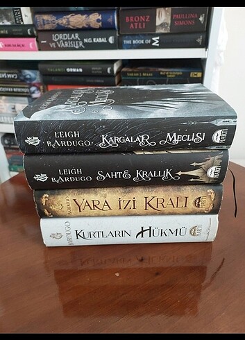 Kargalar meclisi & yara izi kralı serileri