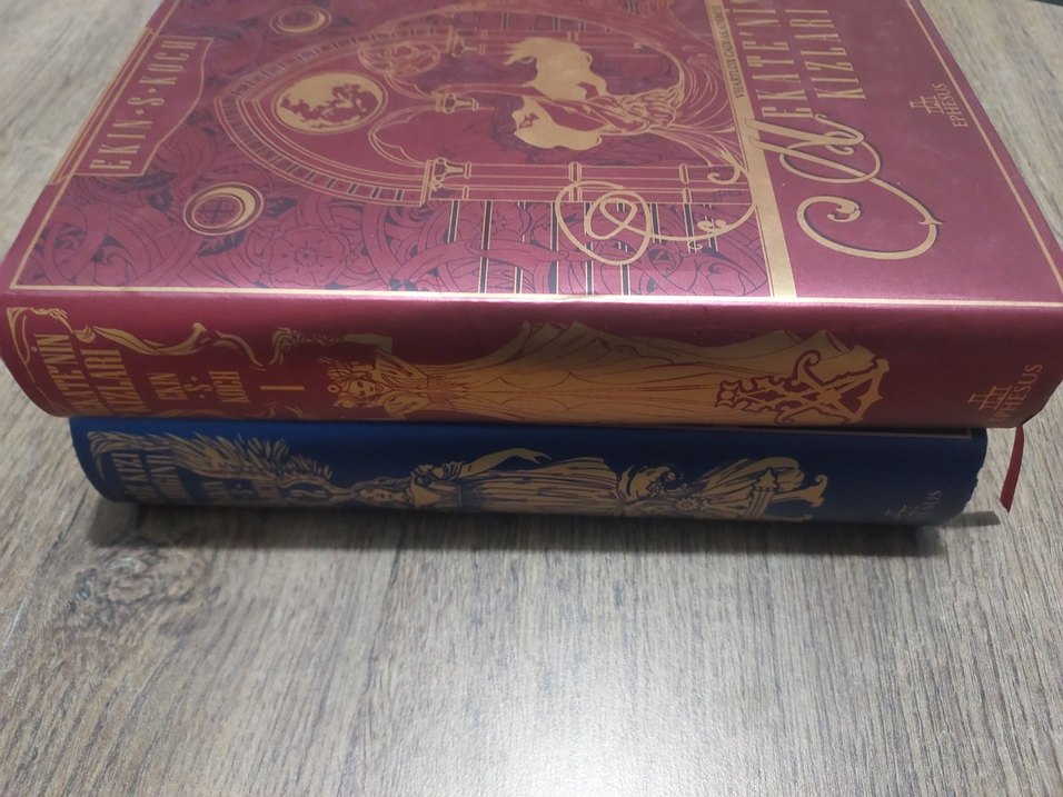 Hekate'nin Kızları, Deniz Kızı Ağladığında - 2 Kitap - Görsel 2