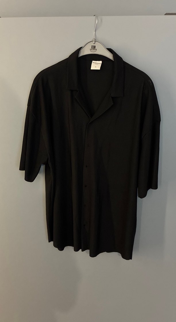 Marrakech 
Erkek Siyah Düğmeli Kısa Kollu takım - Görsel 2