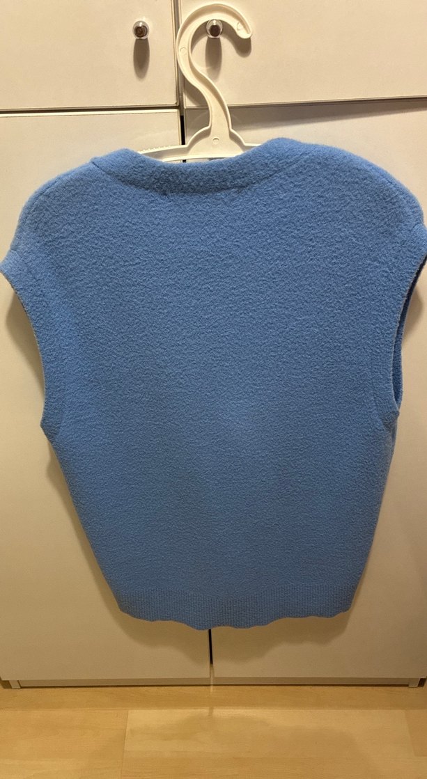 Mavi Düğmeli Kolsuz Midi Hırka - Görsel 3