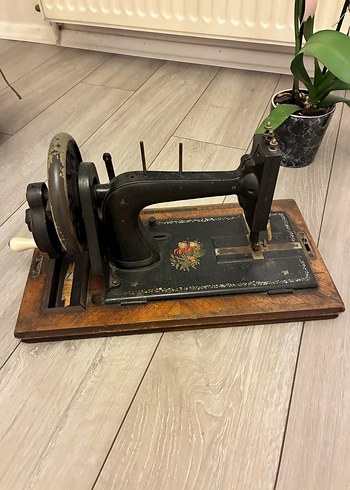 Kahverengi Antika Dikiş Makinesi - Görsel 3