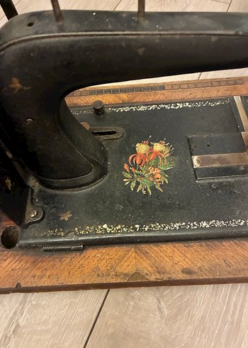 Kahverengi Antika Dikiş Makinesi - Görsel 2