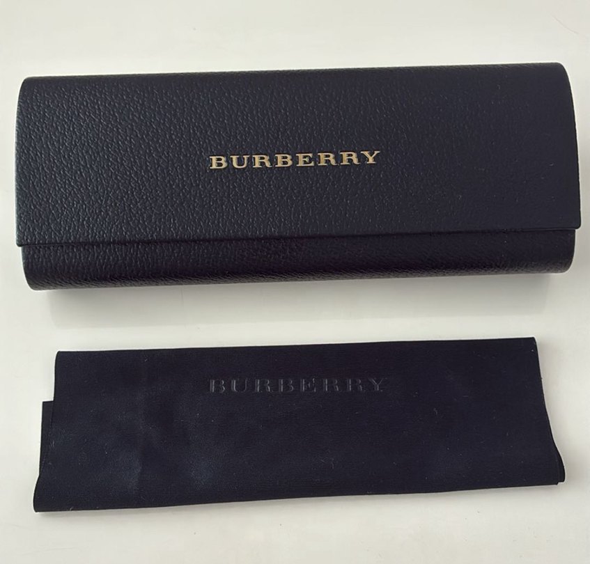 Burberry Kemer Detaylı Koyu Kahverengi Kadın Güneş Gözlüğü - Görsel 4
