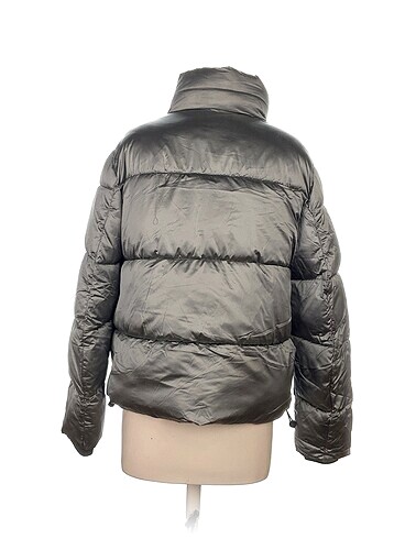 40 Beden H&M Mont %70 İndirimli.