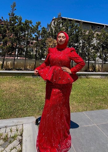 Altın Renkli Uzun Kollu Drapeli Abiye Elbise