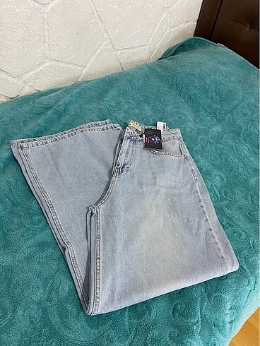 Bershka wideleg jean