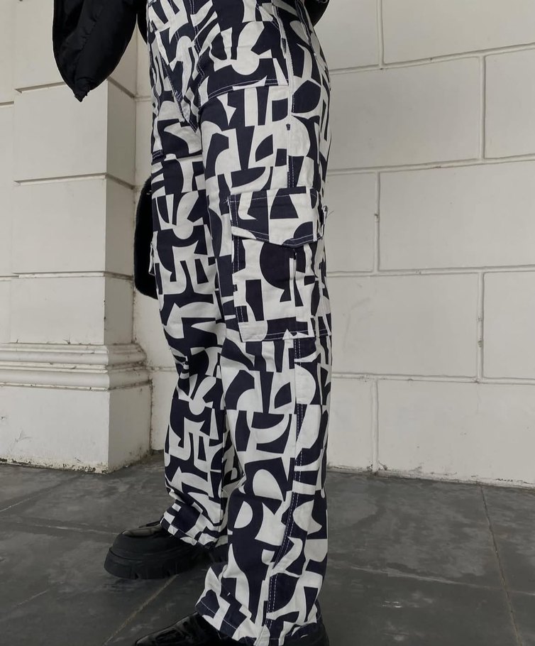 Siyah beyaz geometrik desenli baggy pantolon - Görsel 4