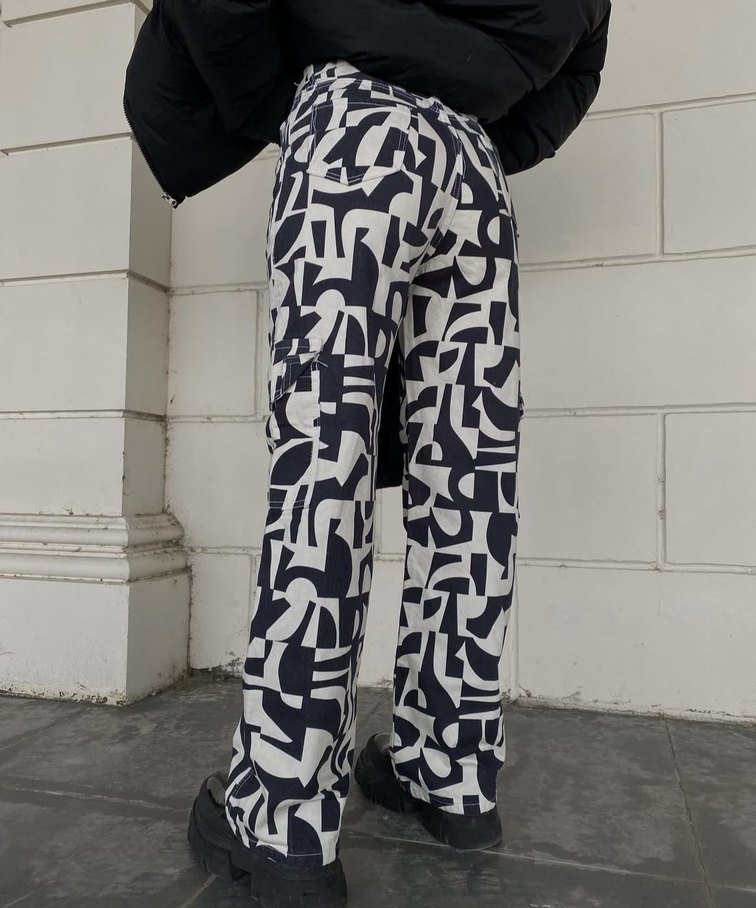 Siyah beyaz geometrik desenli baggy pantolon - Görsel 3