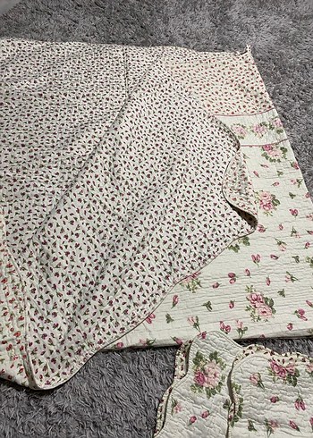 Çiçek Desenli Çift Kişilik Yatak Örtüsü - Görsel 2