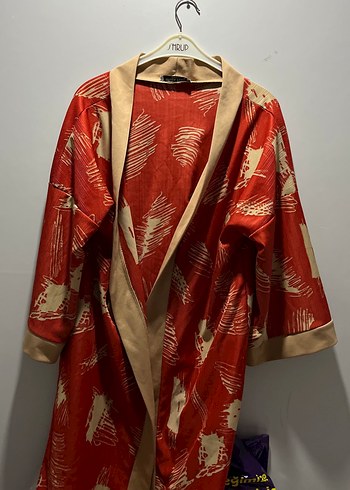 Uzun Kollu Kırmızı Desenli Kadın Kimono