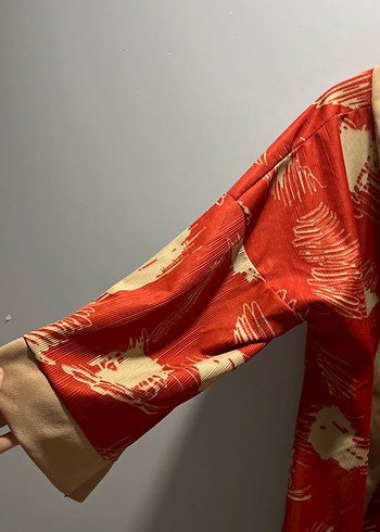 Zara Uzun Kollu Kırmızı Desenli Kadın Kimono