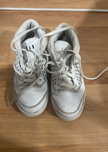 Beyaz Bağcıklı Kadın Spor Ayakkabı