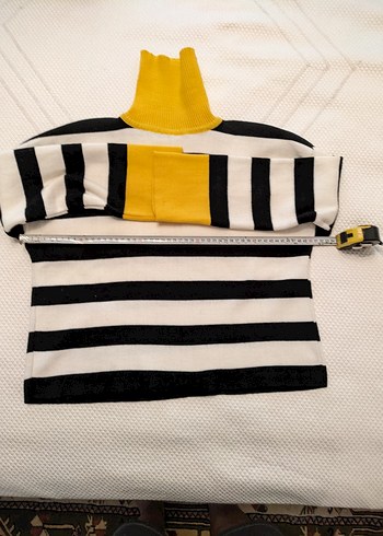 Sarı Detaylı Siyah-Beyaz Çizgili Boğazlı Kazak - Görsel 3