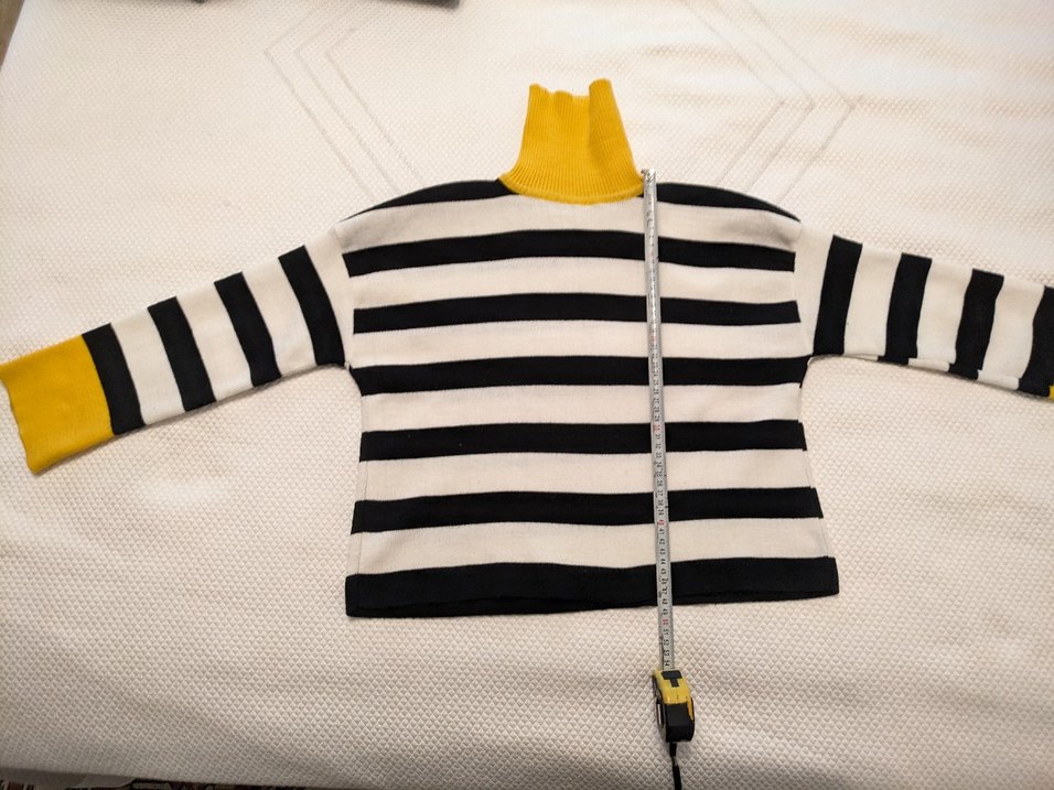 Sarı Detaylı Siyah-Beyaz Çizgili Boğazlı Kazak - Görsel 4