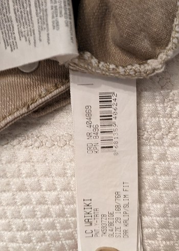 Erkek çocuk bej kot pantolon. Okul için uygun