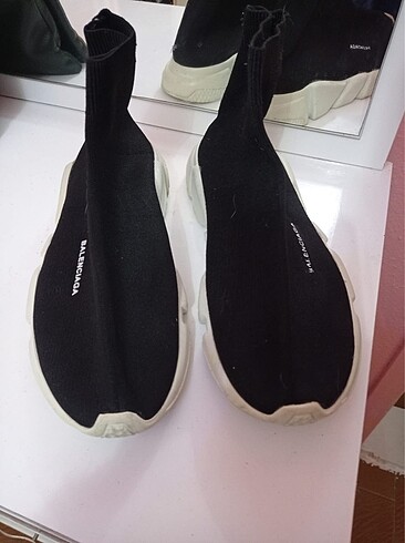 44 Beden siyah Renk Balenciaga ayakkabı orijinal