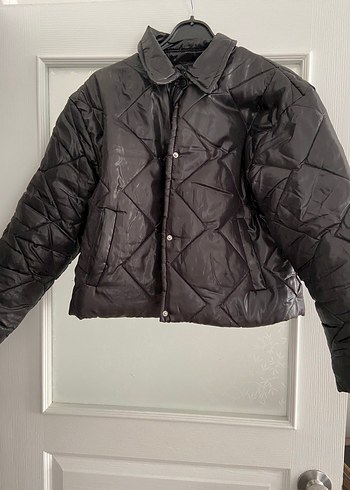 Siyah şişme mont - Görsel 2