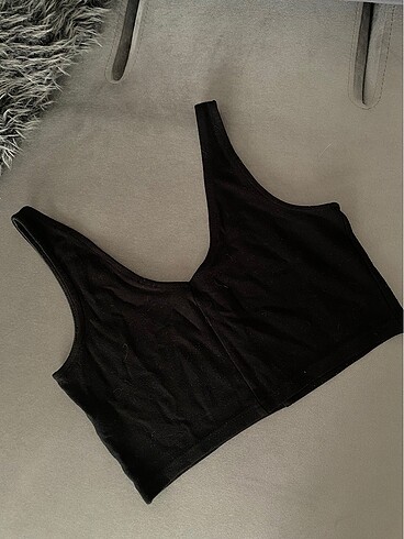 Zara Model Crop