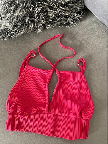 ZARA MODEL DEKOLTE DETAY CROP