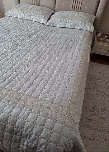 çift kişilik güpürlü Beyaz  Yatak Örtüsü çok iyi durumda - Görsel 3