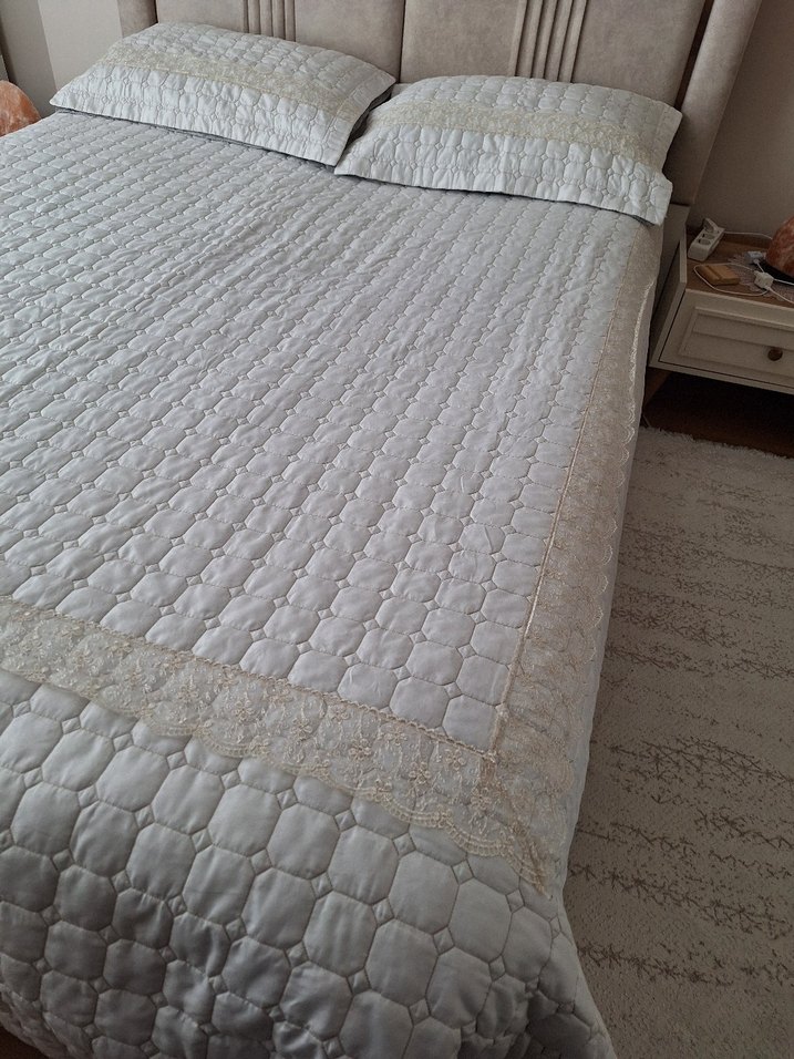 çift kişilik güpürlü Beyaz  Yatak Örtüsü çok iyi durumda - Görsel 3