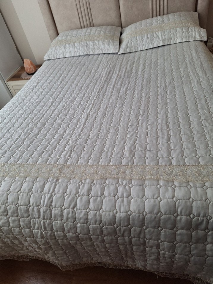 çift kişilik güpürlü Beyaz  Yatak Örtüsü çok iyi durumda - Görsel 5