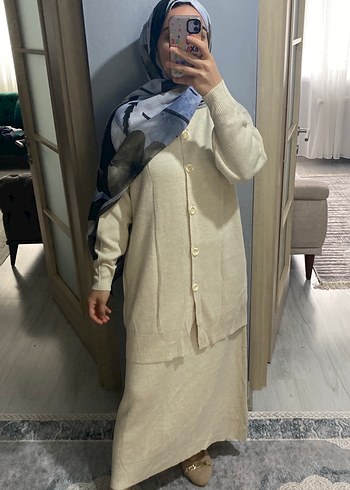 Düğmeli Beyaz Kadın Uzun Hırka etek takım