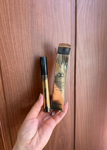 Parlak Altın Renk Chanel Maskara