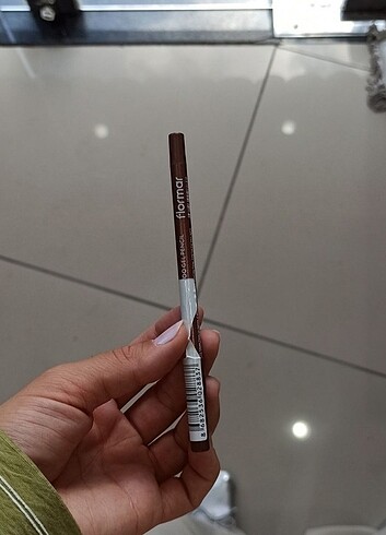 Flormar 01 glitzy brown göz kalemi 