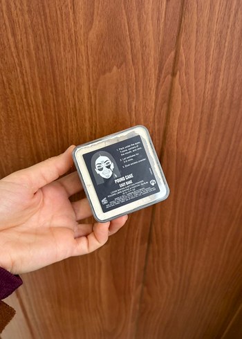 Huda Beauty Koyu Bej Pudra - Görsel 5