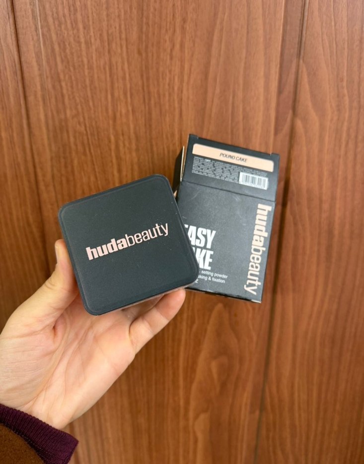 Huda Beauty Koyu Bej Pudra - Görsel 2
