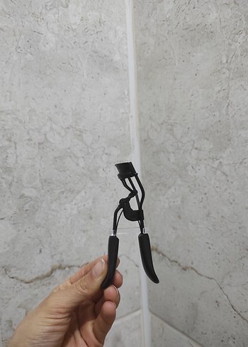 Dior Siyah Kirpik Kıvırıcı - Görsel 2