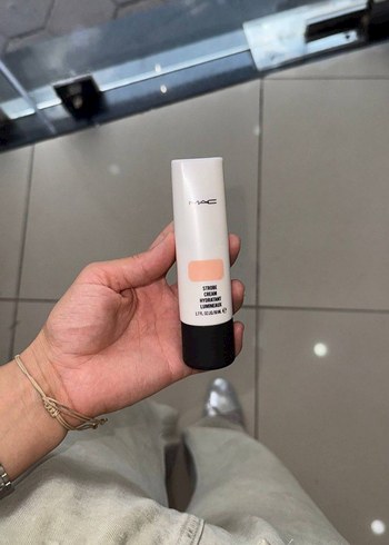 Mac strobe cream