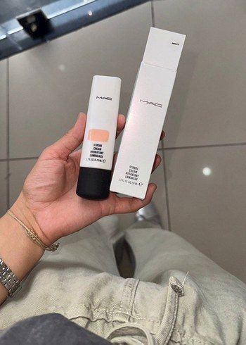 Beden Mac strobe cream