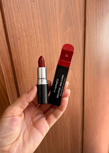 MAC Mat Koyu Kırmızı Ruj