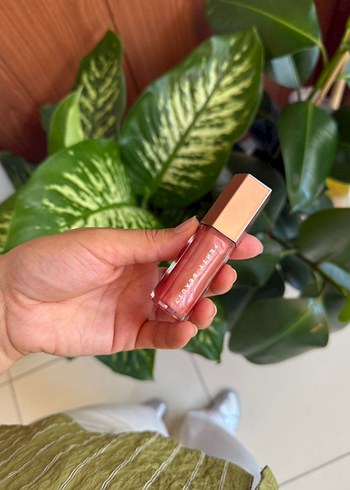  Beden Fenty fussy 02 gloss