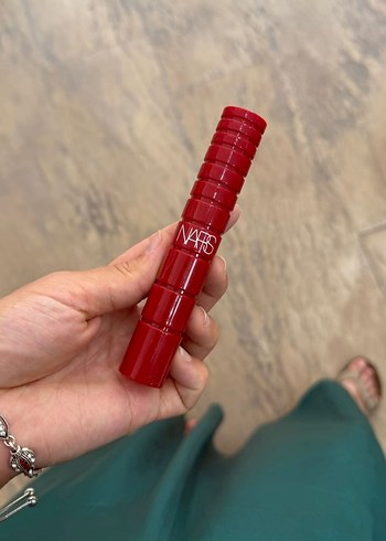 Parlak Kırmızı NARS Maskara