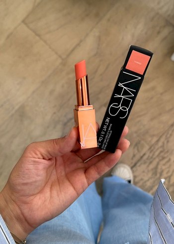 NARS torrıd lip balm